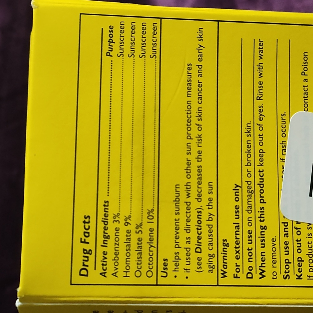 Peter Thomas Roth max matte sunscreen - Picture 4 of 6